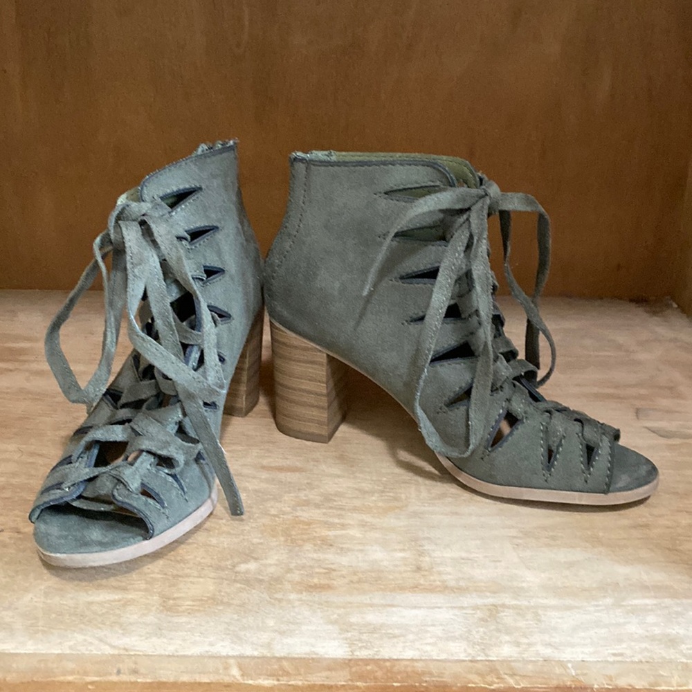 Heeled Lace Up Booties! size 6.5!